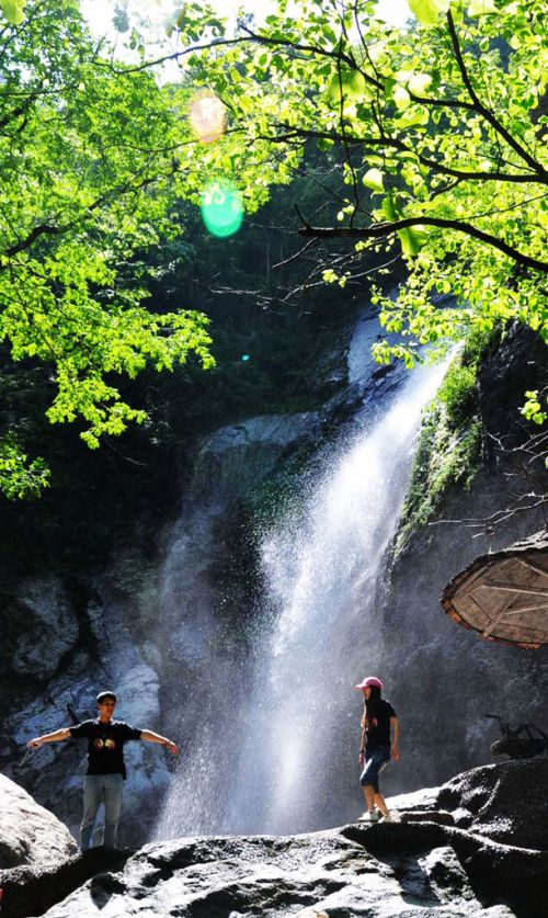 老君山瀑布美景