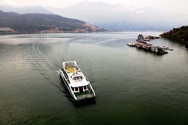 图1：三峡水库175米蓄水已到位，高峡平湖中的大宁湖形成最宽水面  唐探峰摄