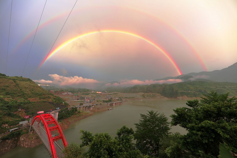 图9：双虹恋在建新区。唐探峰摄于巫山县城在建新区。