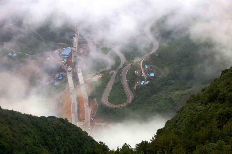 图4：云中路网。2021年7月8日，摄于巫山凤凰台。唐探峰