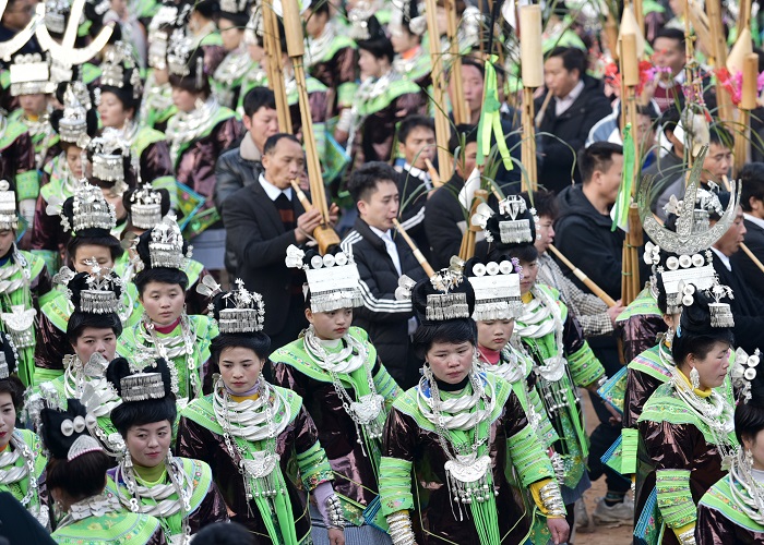 2月5日，苗族同胞在贵州省黔东南苗族侗族自治州从江县加勉乡污扣村芦笙堂跳芦笙舞。5