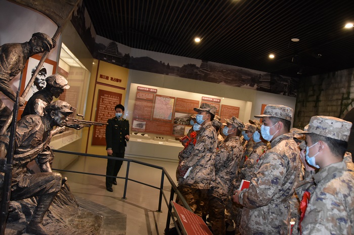 黎平县组织预定新兵参观革命圣地现场 (1)