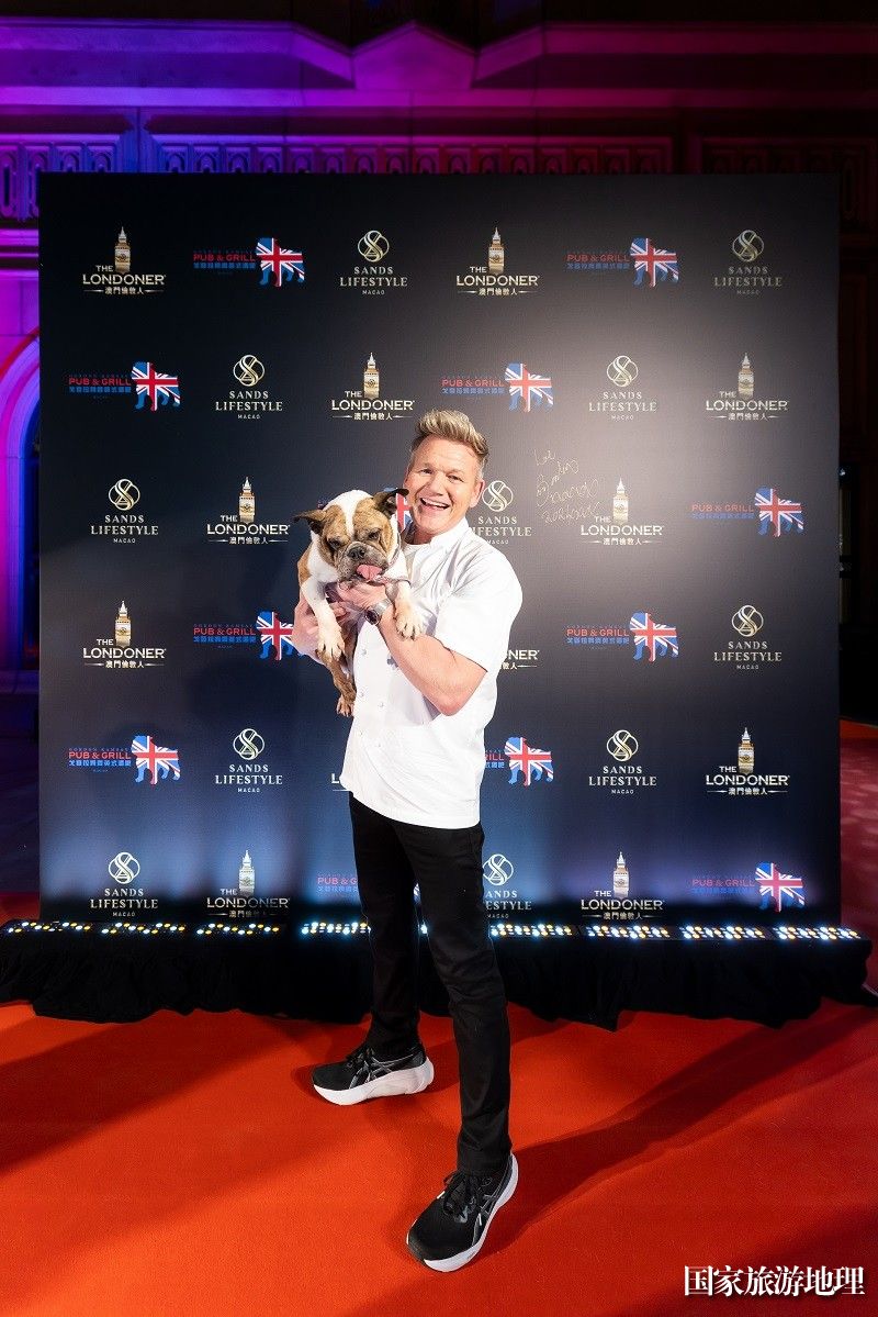 Gordon Ramsay making a notable red-carpet entrance at Gordon Ramsay Pub & Grill at The Londoner Macao_1.jpg