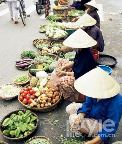 越南路边随处可见的集市